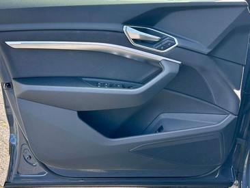 Audi Q8 E-tron Advanced 50 — photo 6