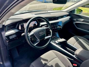 Audi Q8 E-tron Advanced 50 — photo 9