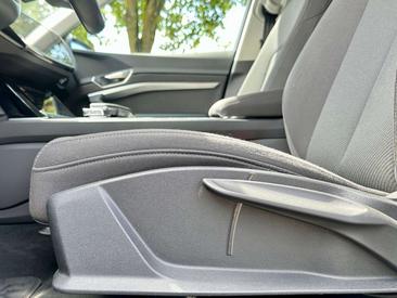 Audi Q8 E-tron Advanced 50 — photo 11