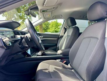 Audi Q8 E-tron Advanced 50 — photo 12