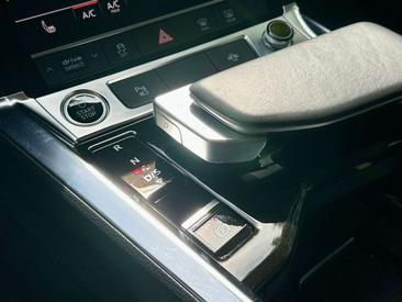 Audi Q8 E-tron Advanced 50 — photo 17