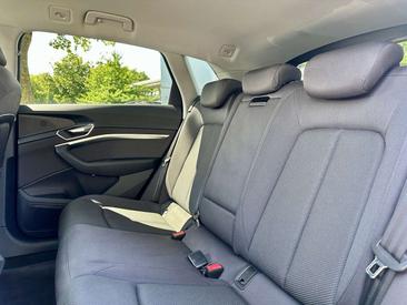 Audi Q8 E-tron Advanced 50 — photo 24