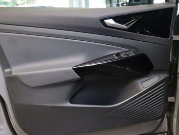 Volkswagen ID.4 Pro — photo 8