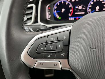 Volkswagen T-Roc 1.5 TSI — photo 12