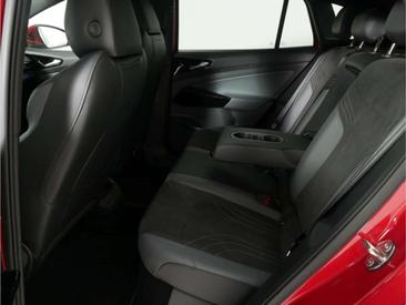 Volkswagen ID.4 Pro Performance — photo 11
