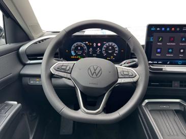 Volkswagen T-Roc 1.5 ETSI 150 — photo 8
