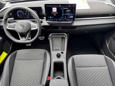Volkswagen T-Roc 1.5 ETSI 150 — photo 12