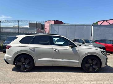 Volkswagen Touareg R EHybrid — photo 4