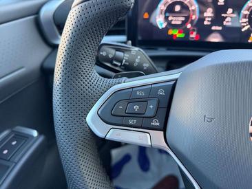 Volkswagen T-Roc 1.5 ETSI 150 — photo 12