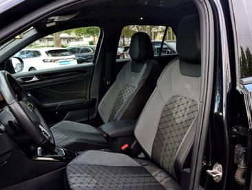 Volkswagen T-Roc 1.5 TSI — photo 11