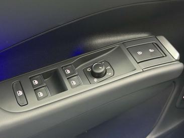 Volkswagen T-Roc 1.5 ETSI 150 — photo 36