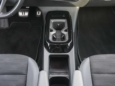 Volkswagen ID.4 Pro Performance — photo 13