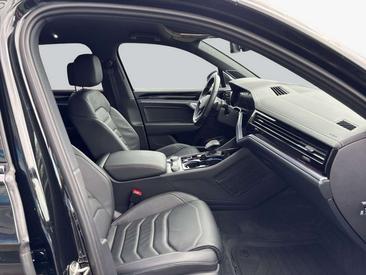Volkswagen Touareg R EHybrid — photo 11