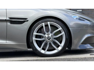 Aston Martin Vanquish V12 — photo 4