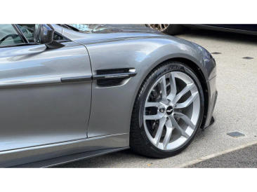 Aston Martin Vanquish V12 — photo 9