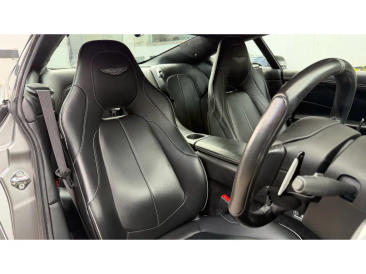 Aston Martin Vanquish V12 — photo 12