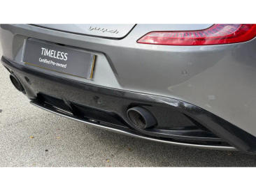 Aston Martin Vanquish V12 — photo 15