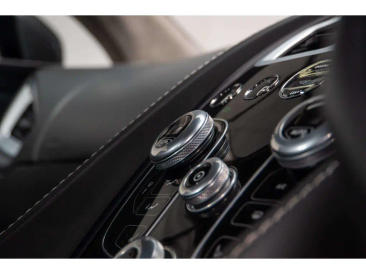 Aston Martin Vanquish S — photo 37
