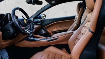 Ferrari GTC4Lusso — photo 10