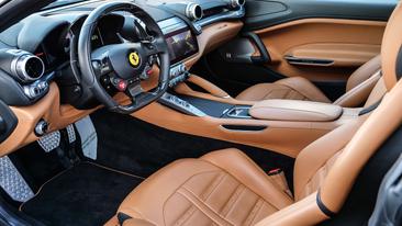 Ferrari GTC4Lusso — photo 11