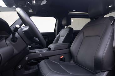 Land Rover Defender 90 HARD TOP D200 2024 Noir — photo 4