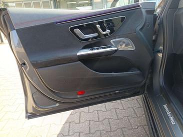 Mercedes EQE Berline 300 — photo 12