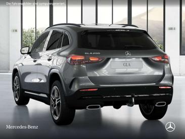 Mercedes GLA 200 — photo 20