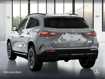 Mercedes GLA 200 — photo 19