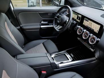 Mercedes EQA 300 4MATIC — photo 3