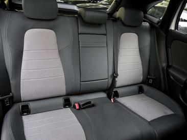 Mercedes EQA 300 4MATIC — photo 4