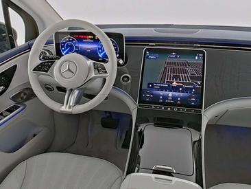 Mercedes EQE 300 — photo 6