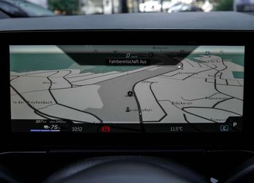 Mercedes EQA 300 4MATIC — photo 11