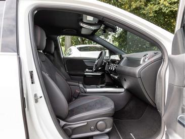 Mercedes EQA 250 — photo 8