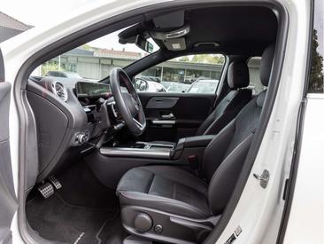 Mercedes EQA 250 — photo 10