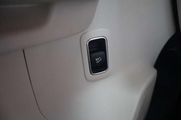 Mercedes EQB 250 — photo 21