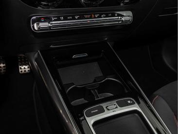 Mercedes EQA 250 — photo 14