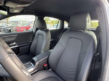 Mercedes EQA 250 — photo 9