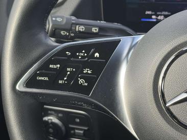 Mercedes EQA 250 — photo 13