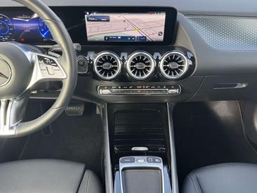 Mercedes EQA 250 — photo 14
