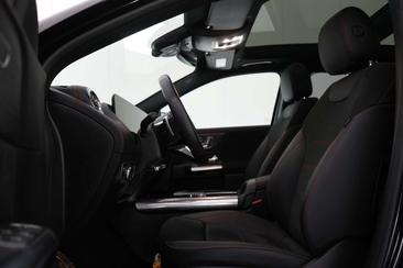 Mercedes EQA 300 4MATIC — photo 13