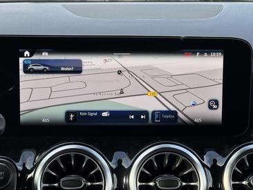Mercedes EQA 250 — photo 15