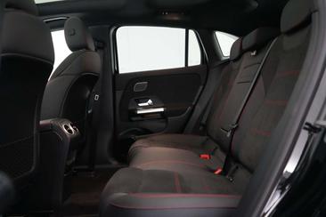 Mercedes EQA 300 4MATIC — photo 14