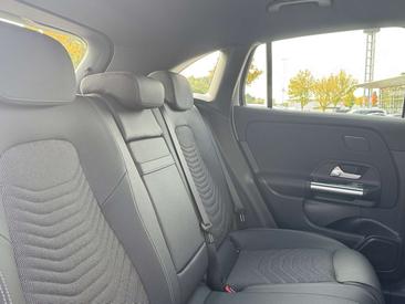 Mercedes EQA 250 — photo 16