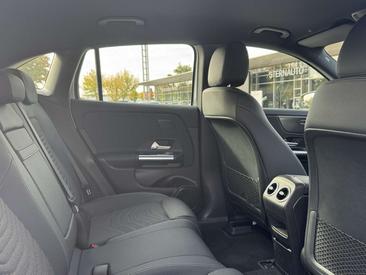 Mercedes EQA 250 — photo 17