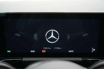 Mercedes EQA 300 4MATIC — photo 16
