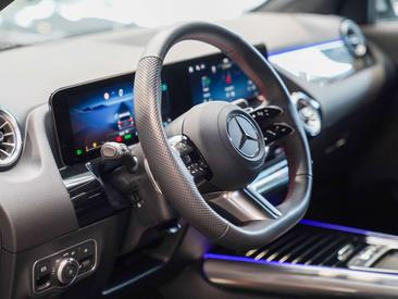 Mercedes GLA 250e — photo 16