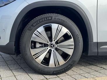 Mercedes EQA 250 — photo 19