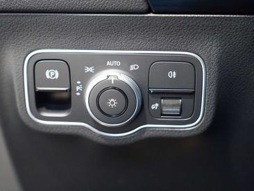 Mercedes GLA 250e — photo 19