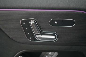 Mercedes EQA 300 4MATIC — photo 28