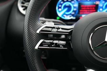 Mercedes EQA 300 4MATIC — photo 29